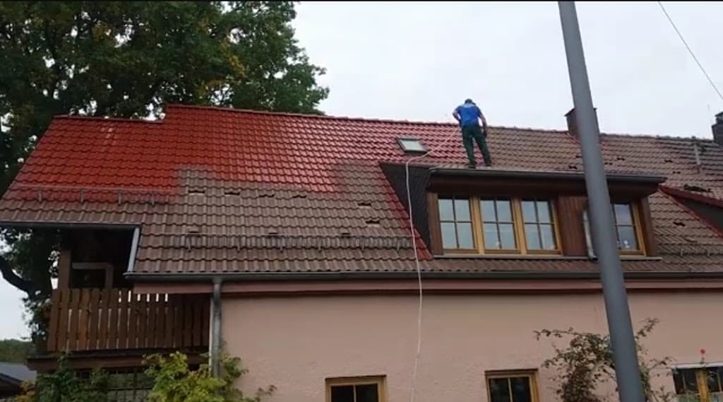 Grünholz Dachbeschichtung und Steinsanierung | Dach-/ Stein und Fassadenreinigung Düsseldorf
