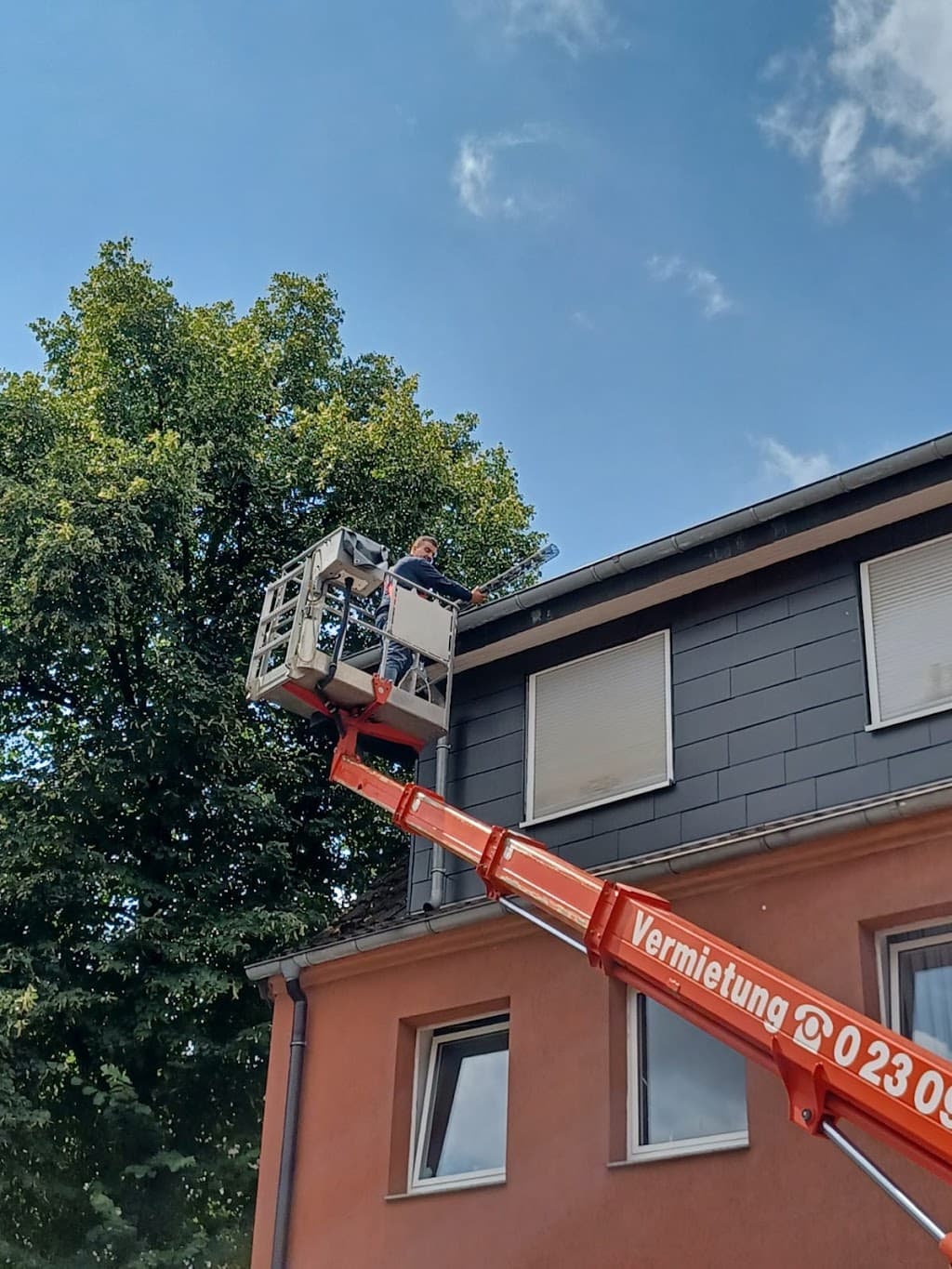 M&B Gebäudeservice/Tatortreinigung GmbH - Ihre Profis rundum Gebäudereinigung & Tatortreinigung