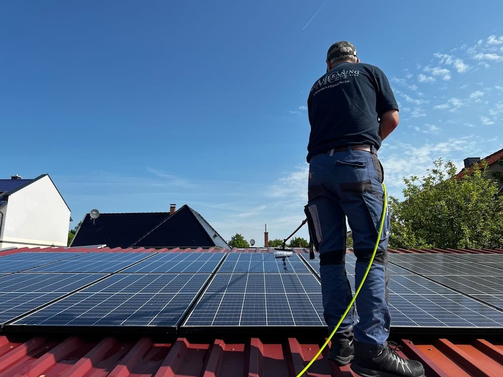 MCA - Cleaning I Solaranlagen- und Fassadenreinigung, Graffitientfernung, Geruchsanierung, Dachrinnenreinigung